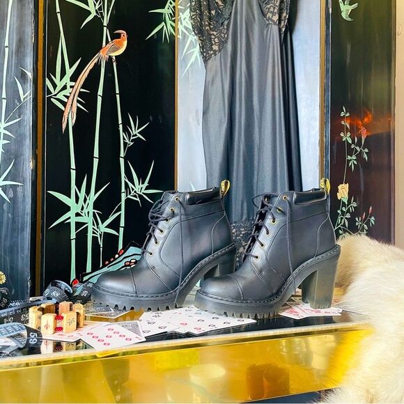 ♥️ Dr. Martens Averil Black Leather Heeled
Platform Boot Women Sz 8 Chunky - Picture 8 of 16